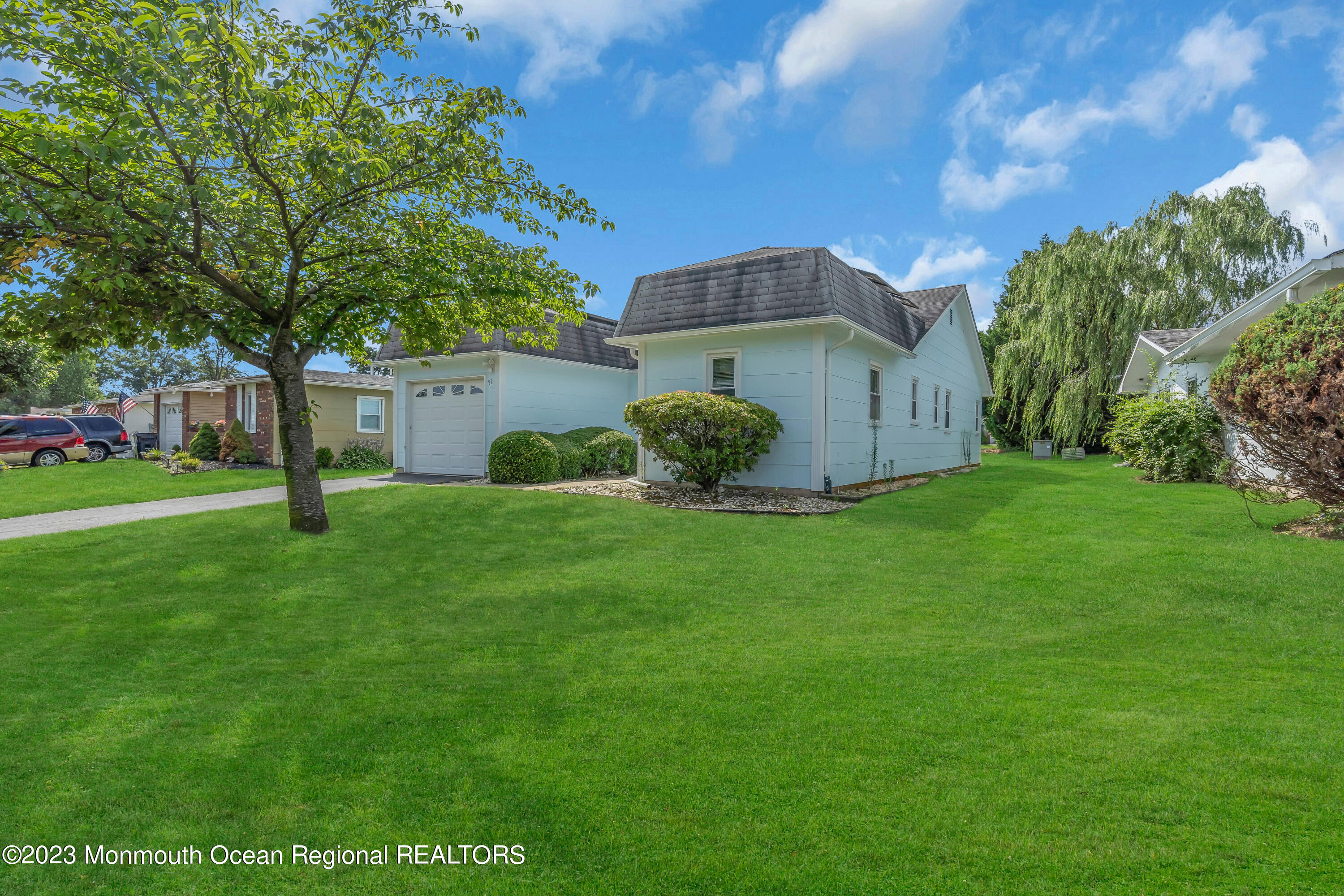 21 Blake Circle Brick, NJ 08724 - Photo 3 of 23 a backyard of a house with lots of green space