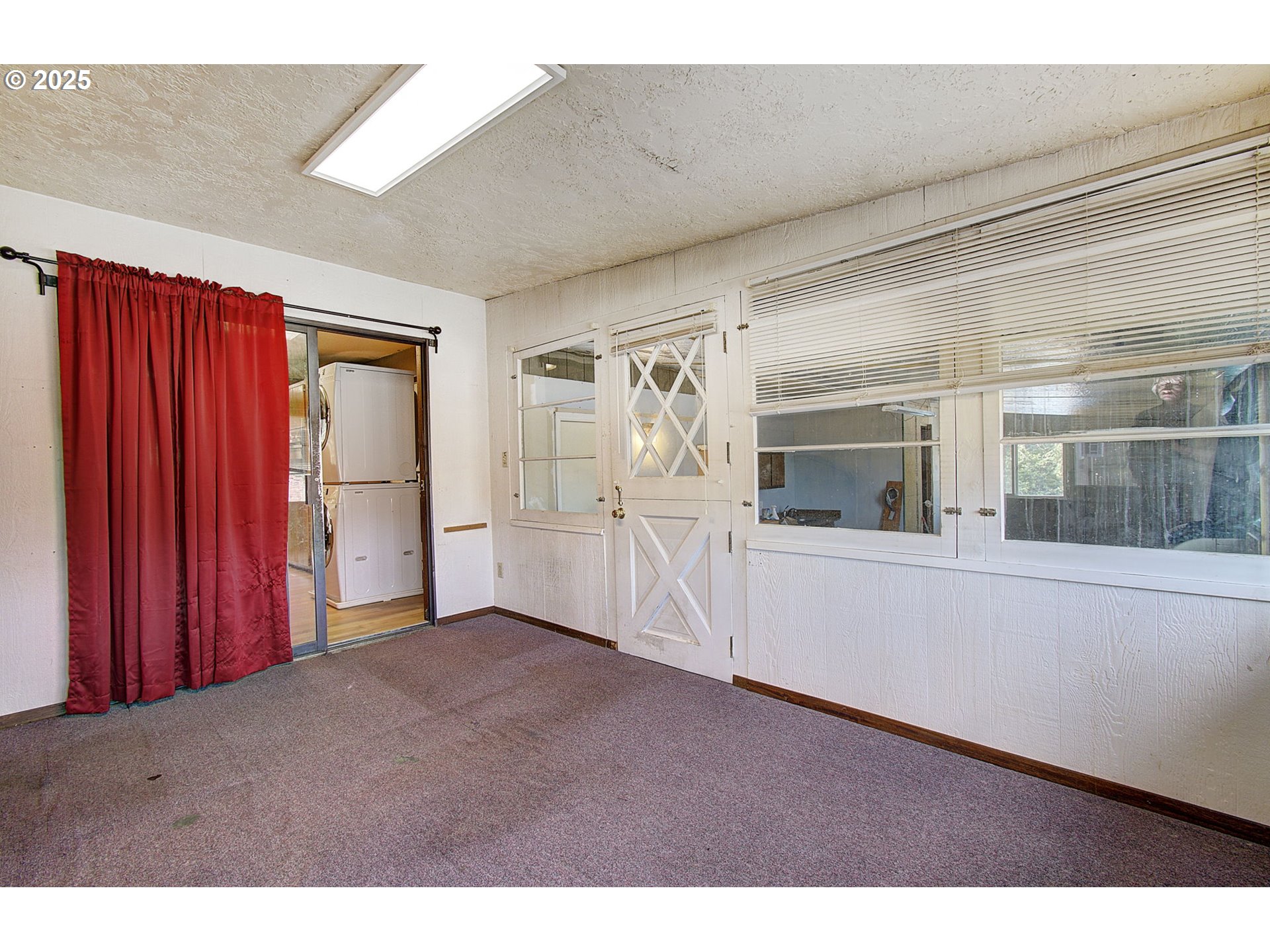 8400 Cason Road Gladstone, OR 97027 - Photo 12 of 35 a view of empty room with wooden floor and fan