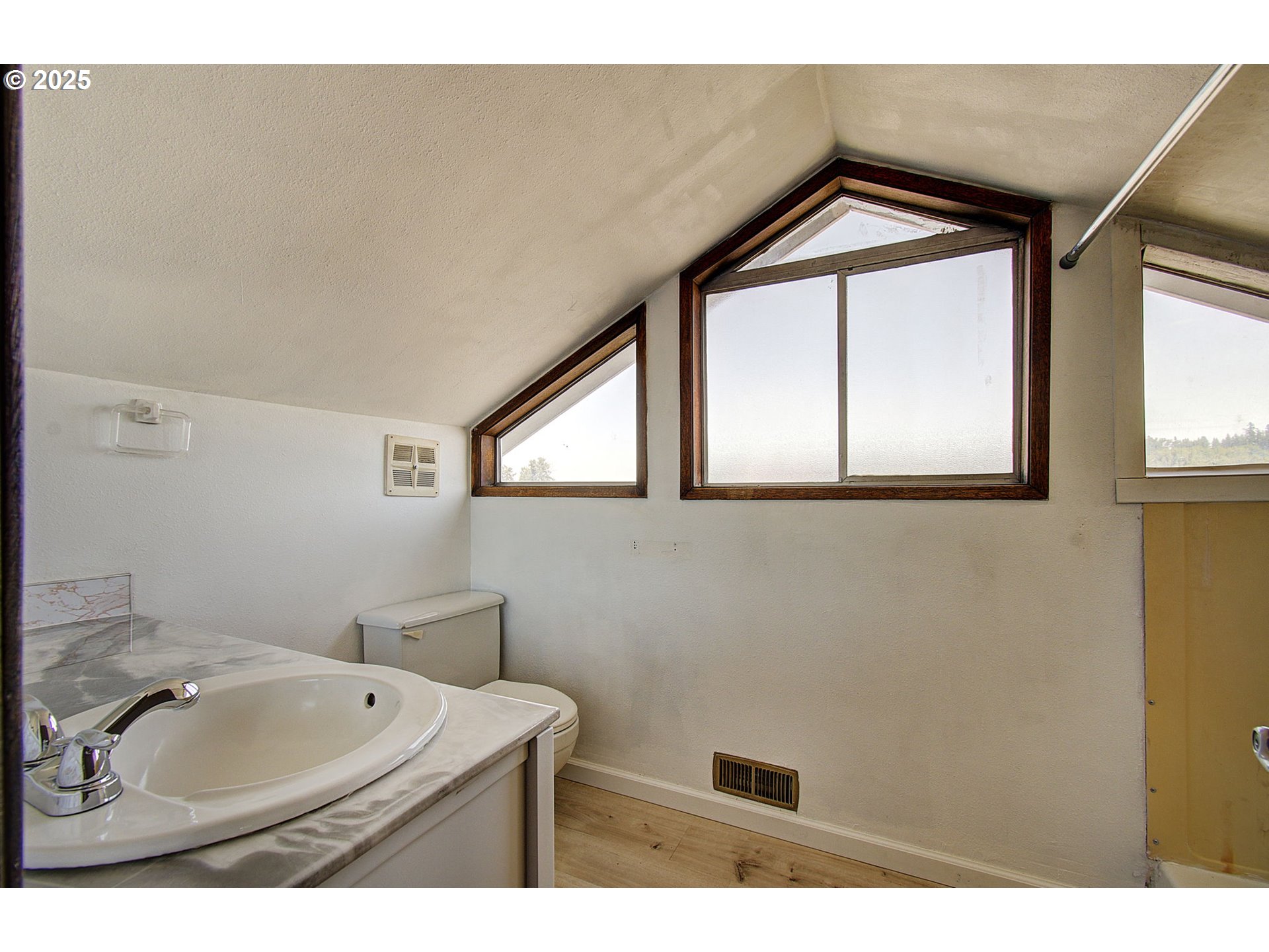 8400 Cason Road Gladstone, OR 97027 - Photo 15 of 35 a bathroom with a sink toilet and mirror