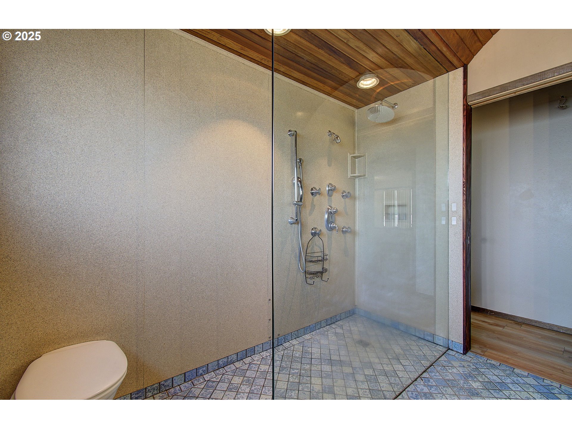 8400 Cason Road Gladstone, OR 97027 - Photo 23 of 35 a bathroom with a shower and a sink
