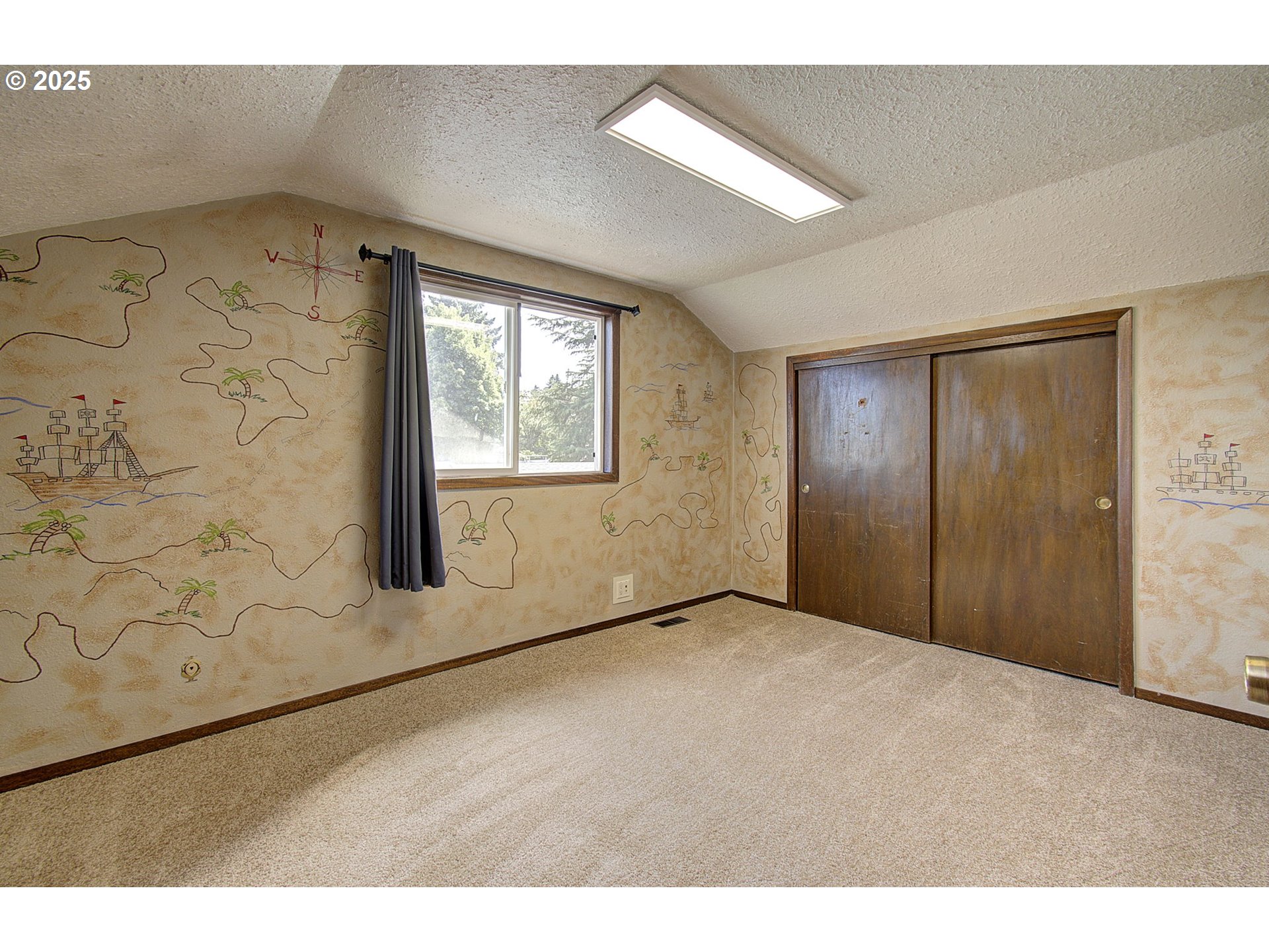 8400 Cason Road Gladstone, OR 97027 - Photo 24 of 35 a view of an empty room with a window