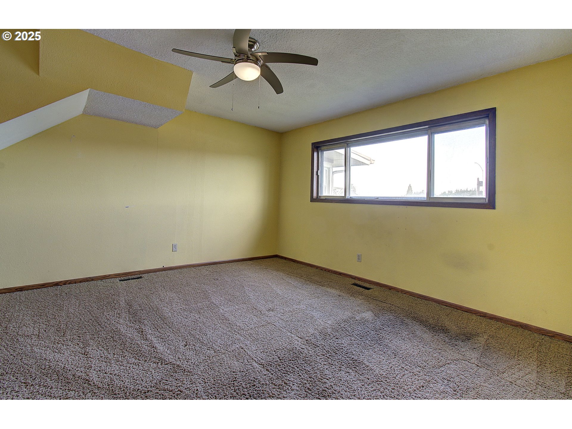 8400 Cason Road Gladstone, OR 97027 - Photo 27 of 35 a view of an empty room and window