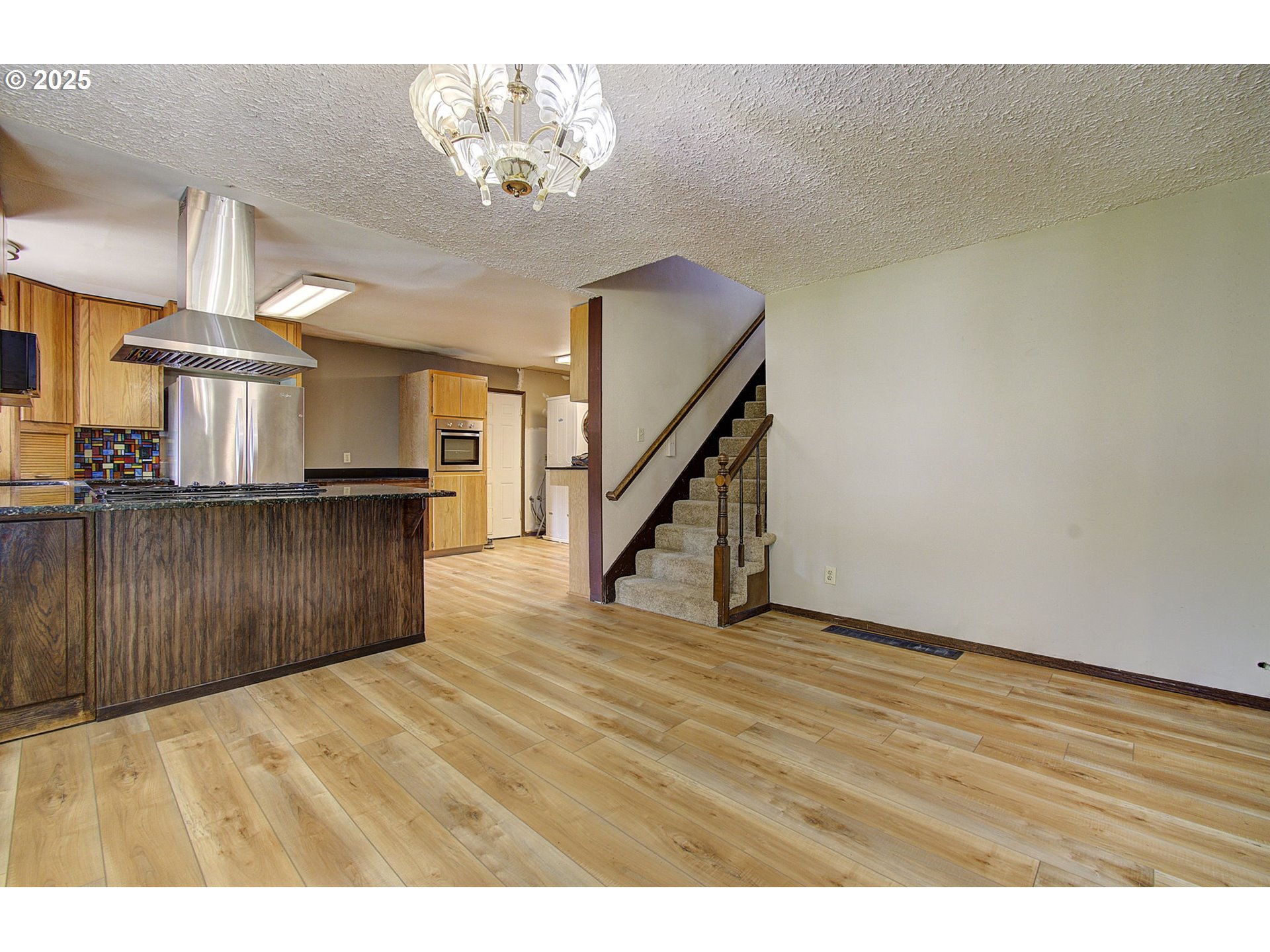 8400 Cason Road Gladstone, OR 97027 - Photo 5 of 35 a view of a livingroom with wooden floor