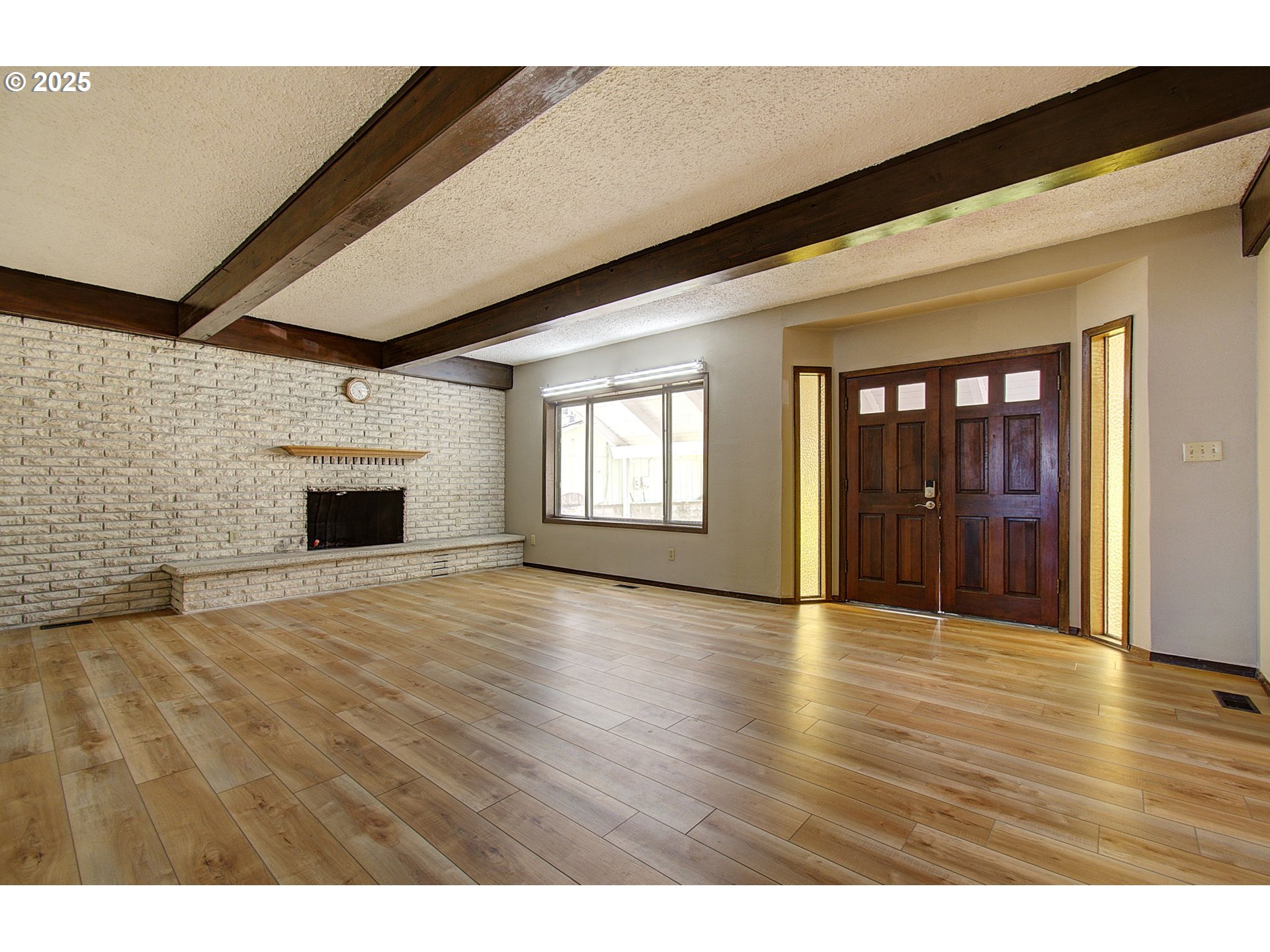 8400 Cason Road Gladstone, OR 97027 - Photo 10 of 35 a view of an empty room with wooden floor and a window
