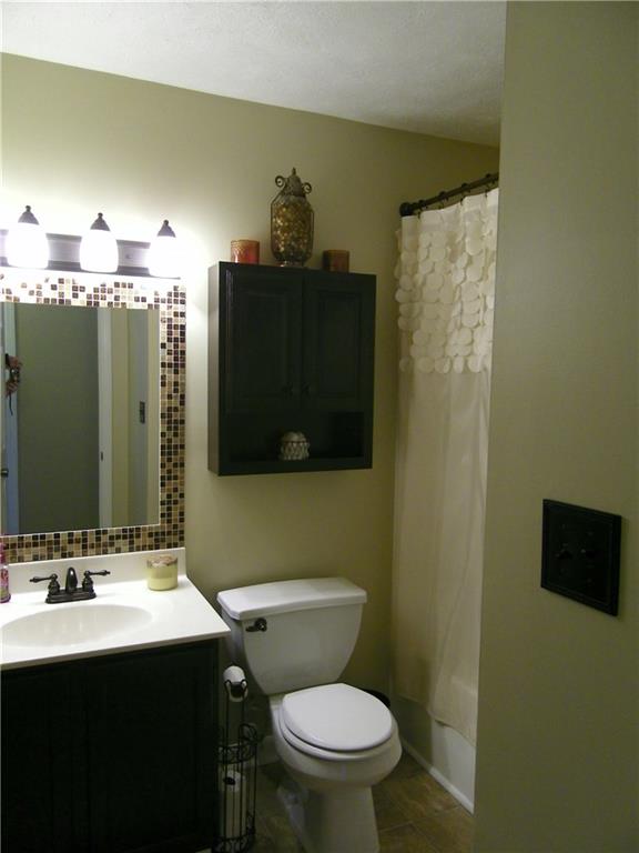 203 Commodore Drive McDonald, PA 15057 - Photo 12 of 24 Main Bath located in Hallway leading to bedrooms.