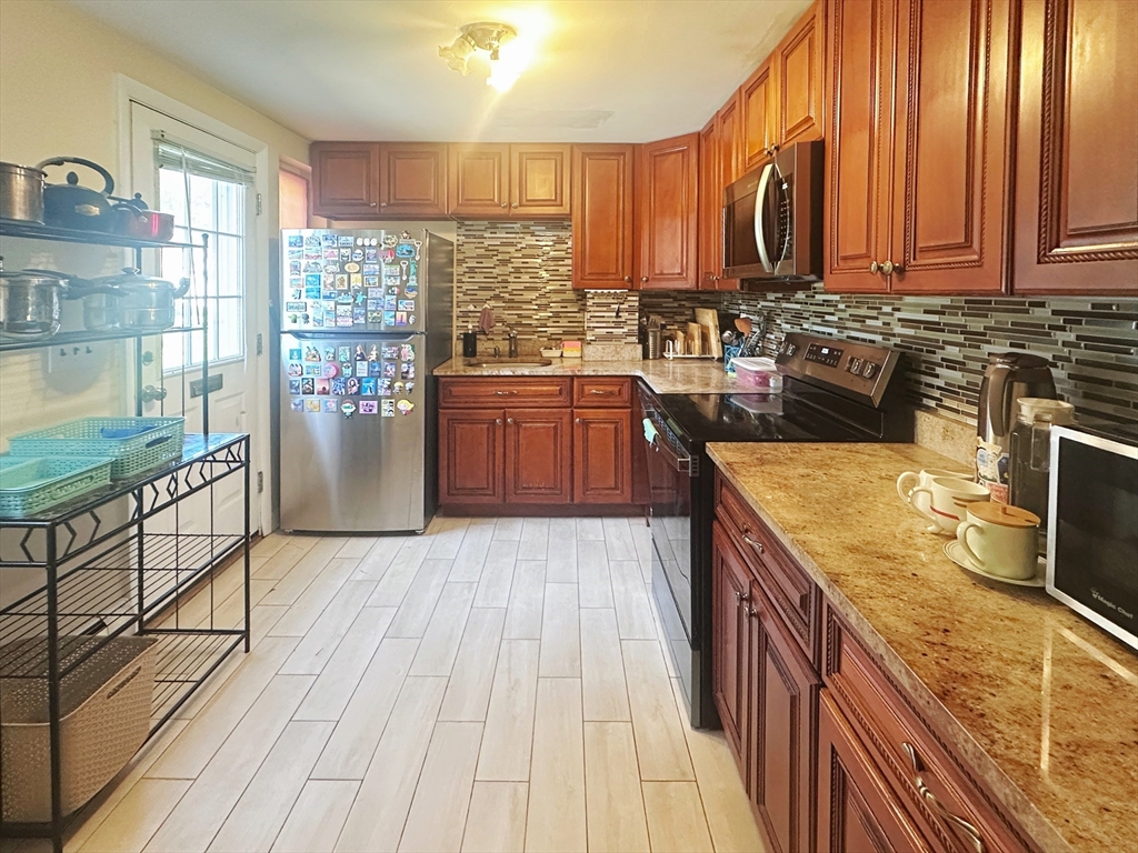 14 Emerson Gardens Road, Unit 14 Lexington, MA 02420 - Photo 5 of 22