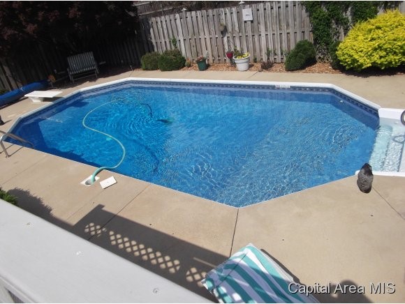 604 Silver Spring Drive Springfield, IL 62702 - Photo 8 of 9