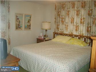 504 Burton Road Oreland, PA 19075 - Photo 8 of 11