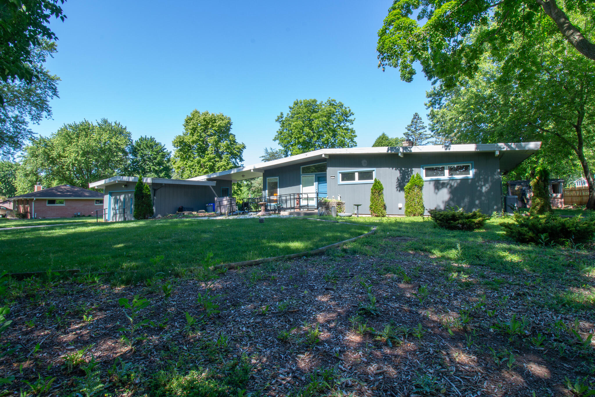 3325 Wilshire Road Brookfield, WI 53045 - Photo 3 of 13 IMG_1868