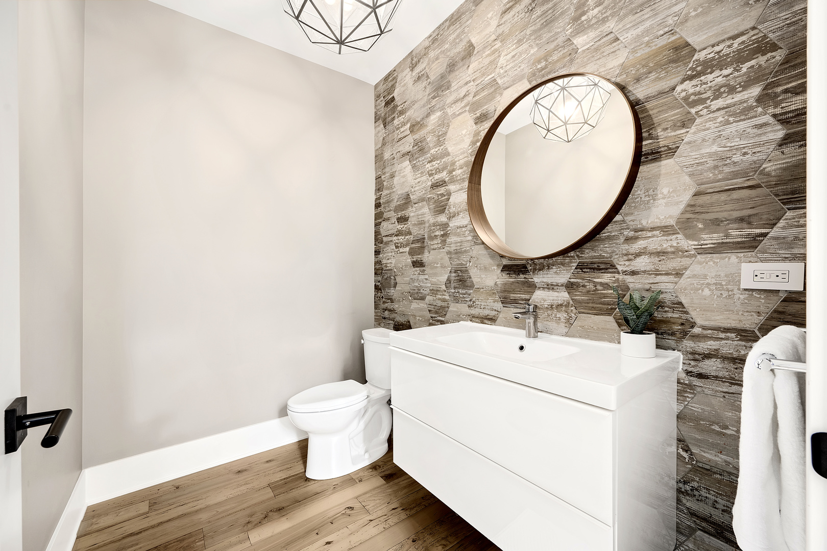 4333 Roslyn Road Downers Grove, IL 60515 - Photo 25 of 67 a bathroom with a toilet a sink and a mirror
