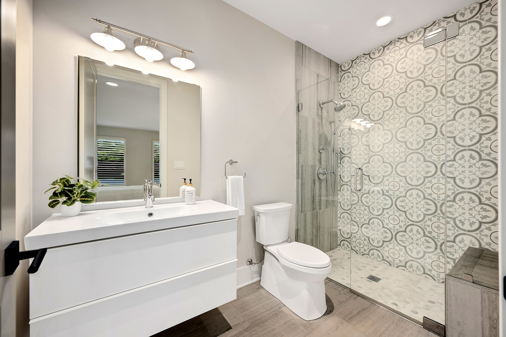 4333 Roslyn Road Downers Grove, IL 60515 - Photo 33 of 67 a bathroom with a sink toilet and shower