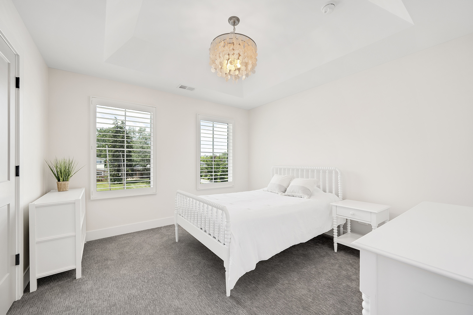 4333 Roslyn Road Downers Grove, IL 60515 - Photo 34 of 67 a bedroom with a bed a chandelier and a window