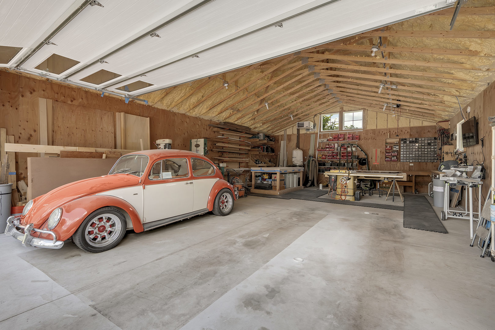 4333 Roslyn Road Downers Grove, IL 60515 - Photo 46 of 67 a view of a garage and car parked