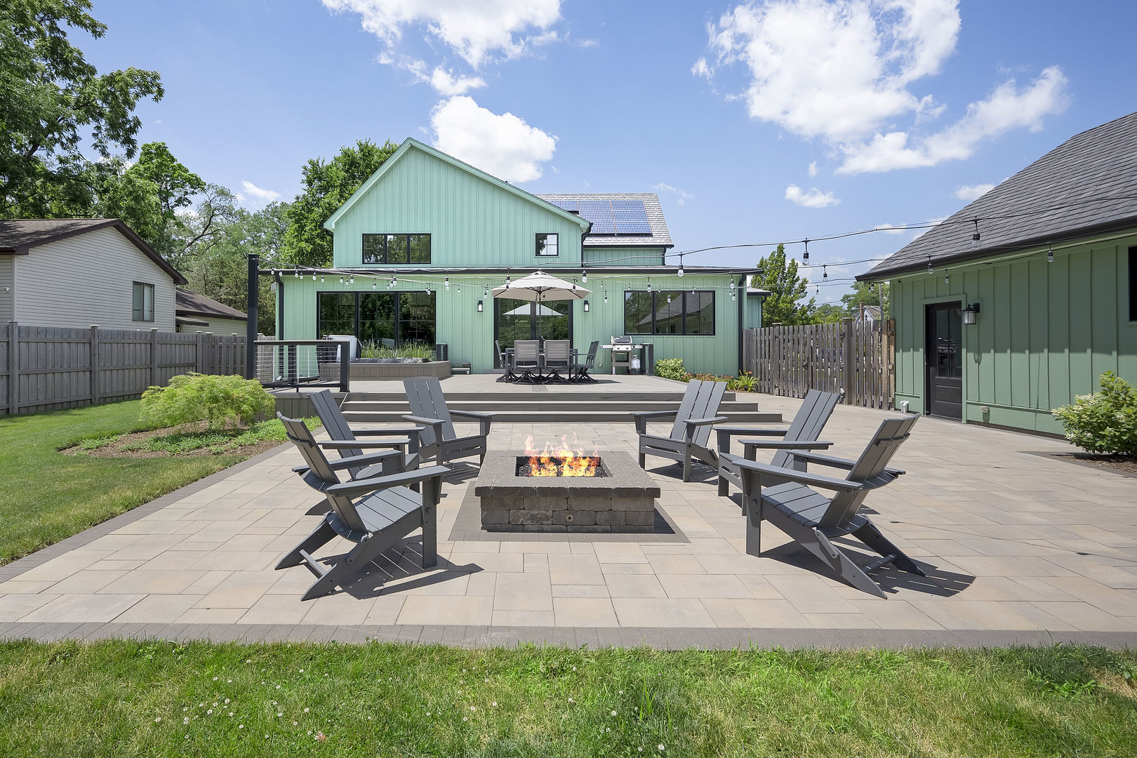 4333 Roslyn Road Downers Grove, IL 60515 - Photo 48 of 67 a building outdoor space with patio furniture and potted plants