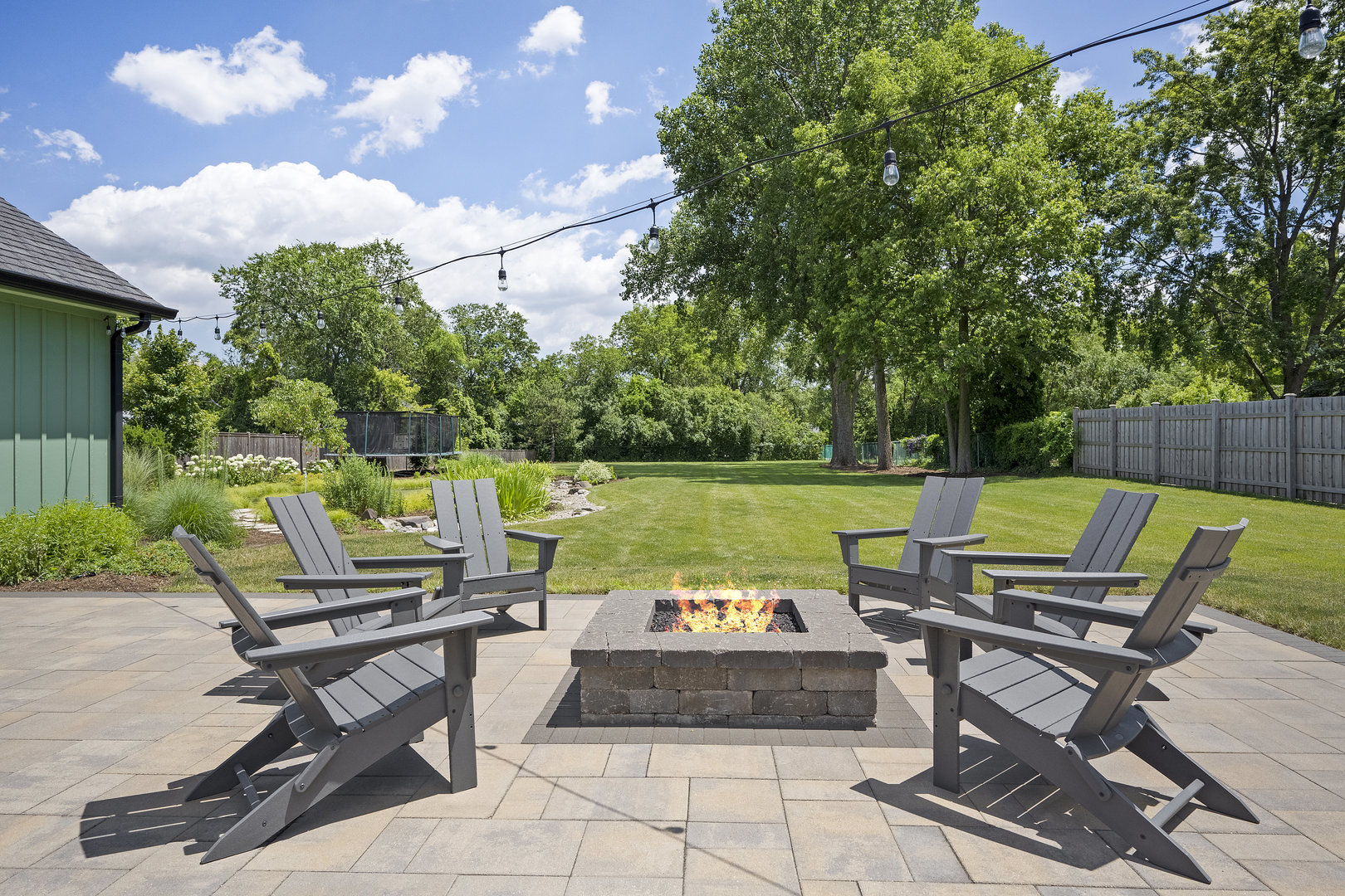 4333 Roslyn Road Downers Grove, IL 60515 - Photo 50 of 67 a view of a terrace with chairs