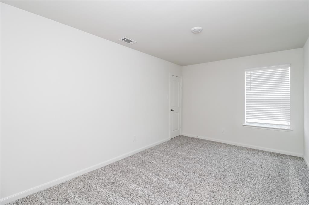 149 Switchback Hill Road Newark, TX 76071 - Photo 4 of 17 an empty room with a window