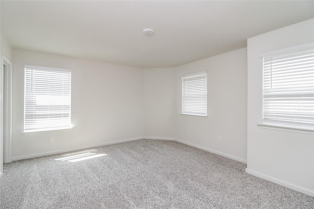 149 Switchback Hill Road Newark, TX 76071 - Photo 9 of 17 an empty room with a window