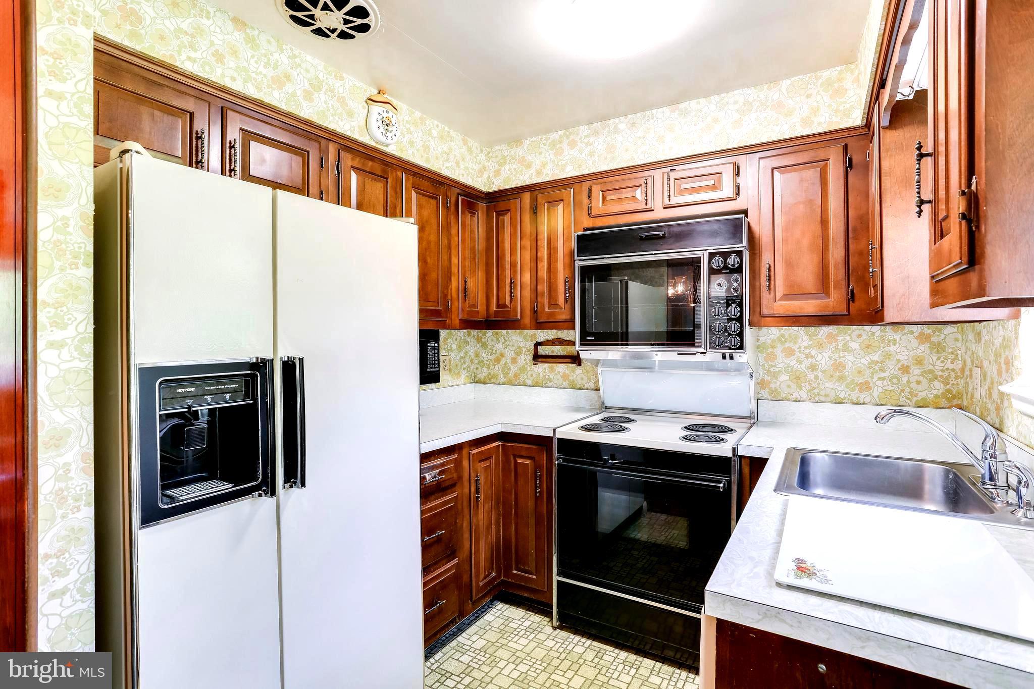 605 McHenry Road Baltimore, MD 21208 - Photo 9 of 36 Kitchen with Double Oven