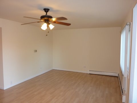 10389 Dearlove Road, Unit 1I Glenview, IL 60025 - Photo 2 of 12