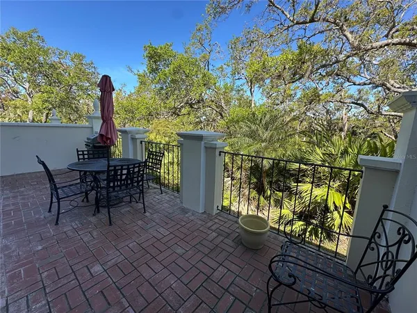 $2,595 | 60 Bishopscourt Road, Unit 114, Osprey, FL 34229