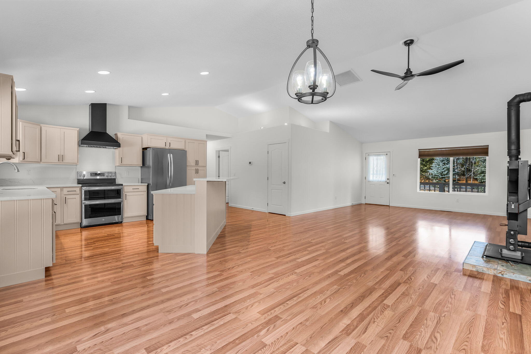 55962 Black Duck Road Bend, OR 97707 - Photo 5 of 29