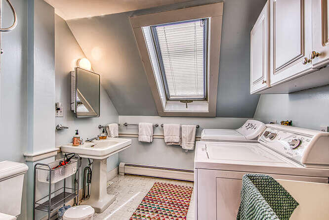 240 Reach Road Brooklin, ME 04616 - Photo 26 of 37 Bath with Laundry