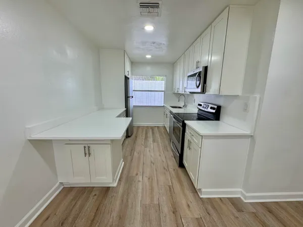 $1,999 | 1235 Beach Road, Unit 2, Singer Island, FL 33404