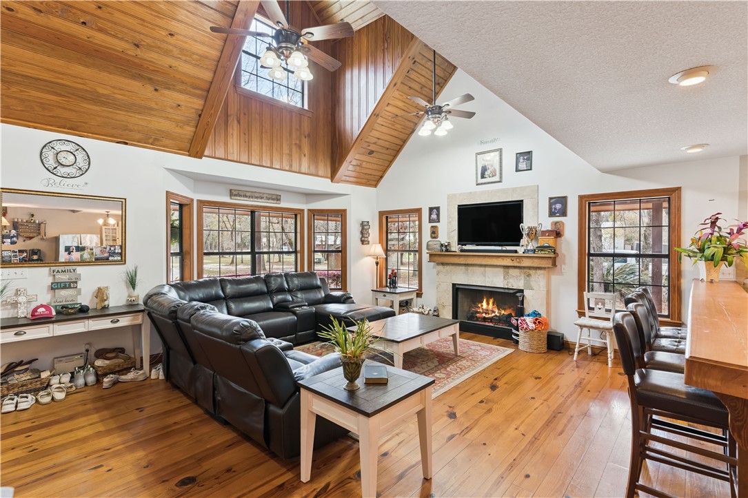 150 Baker Hill Road Hortense, GA 31543 - Photo 8 of 37 Main living area