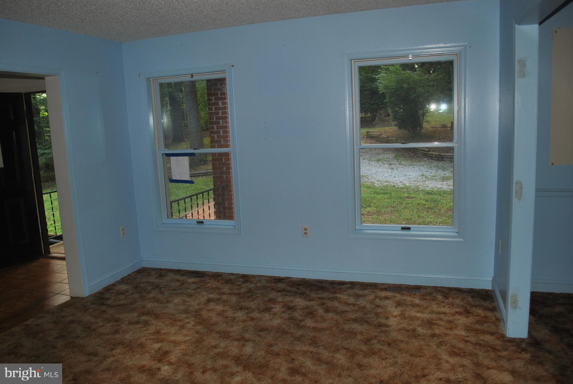 4725 Hoffmanville Road Manchester, MD 21102 - Photo 4 of 26 Living Room