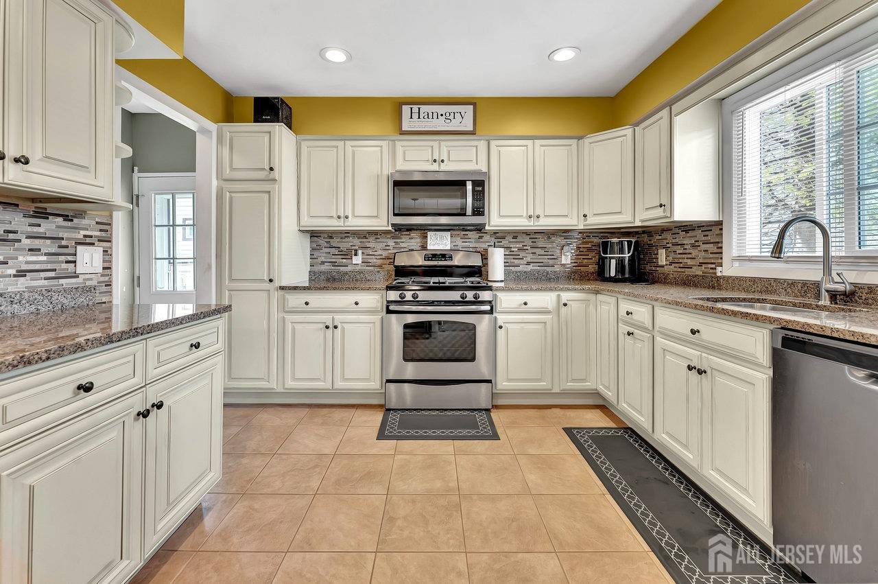 114 Jeffery Road Colonia, NJ 07067 - Photo 11 of 28 Gallery Image 11