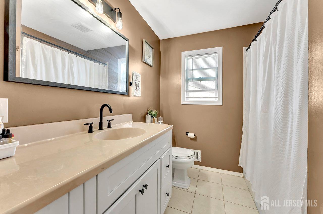 114 Jeffery Road Colonia, NJ 07067 - Photo 14 of 28 Gallery Image 14