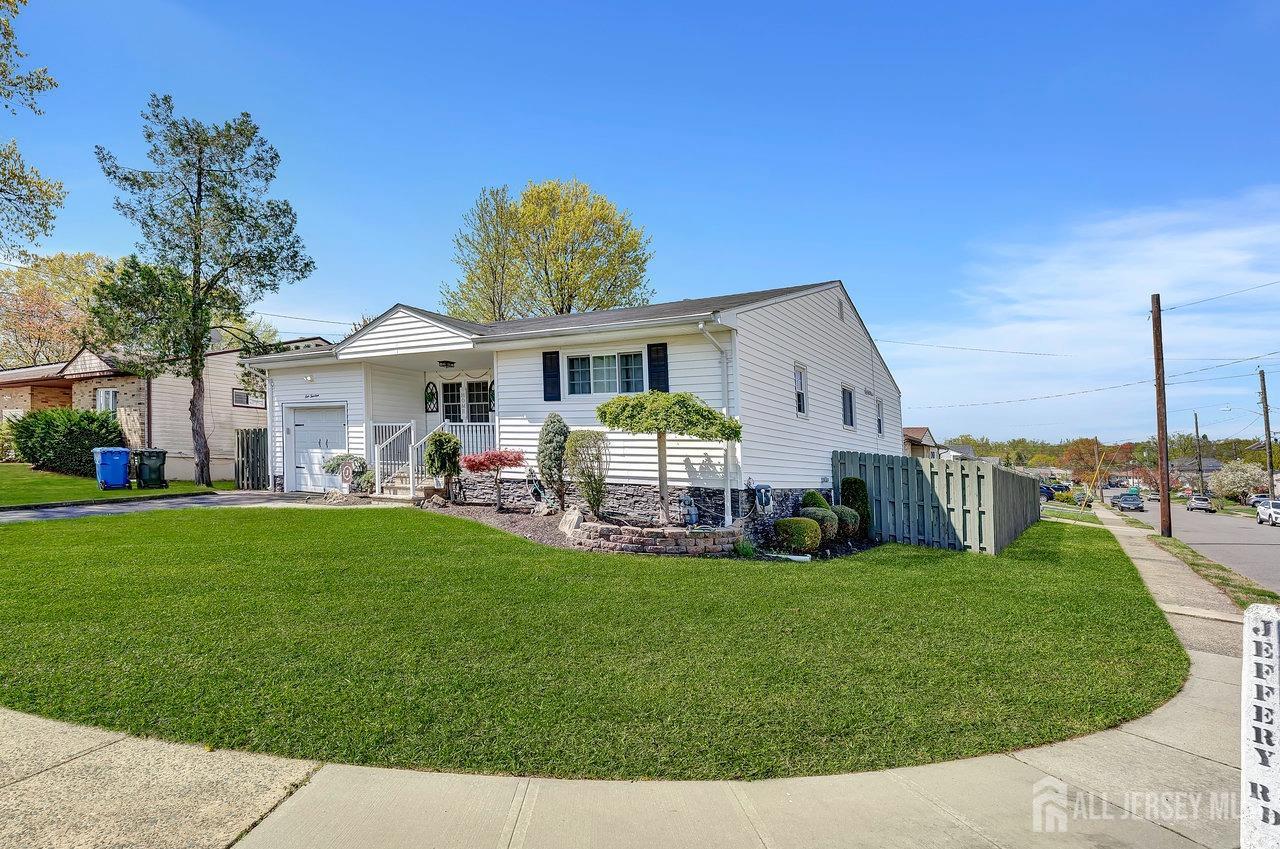 114 Jeffery Road Colonia, NJ 07067 - Photo 3 of 28 Gallery Image 3