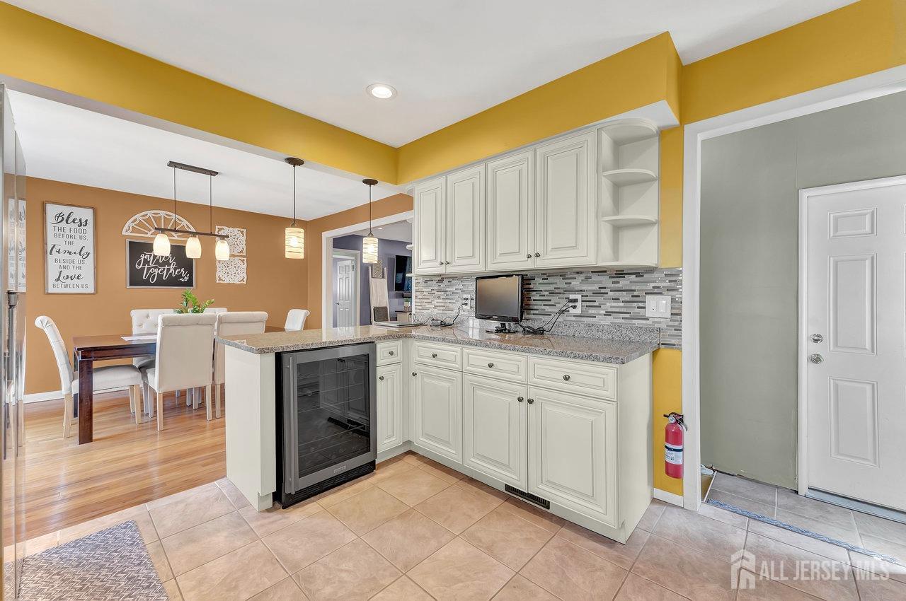 114 Jeffery Road Colonia, NJ 07067 - Photo 9 of 28 Gallery Image 9
