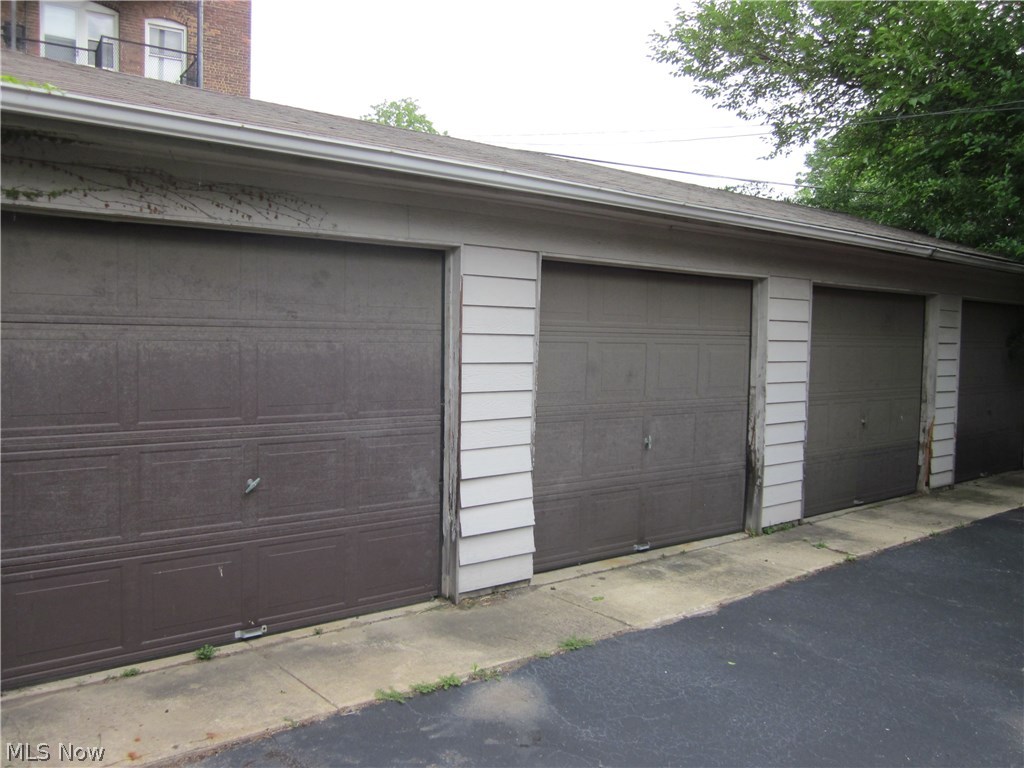 2619 Hampshire Road Cleveland, OH 44106 - Photo 6 of 22