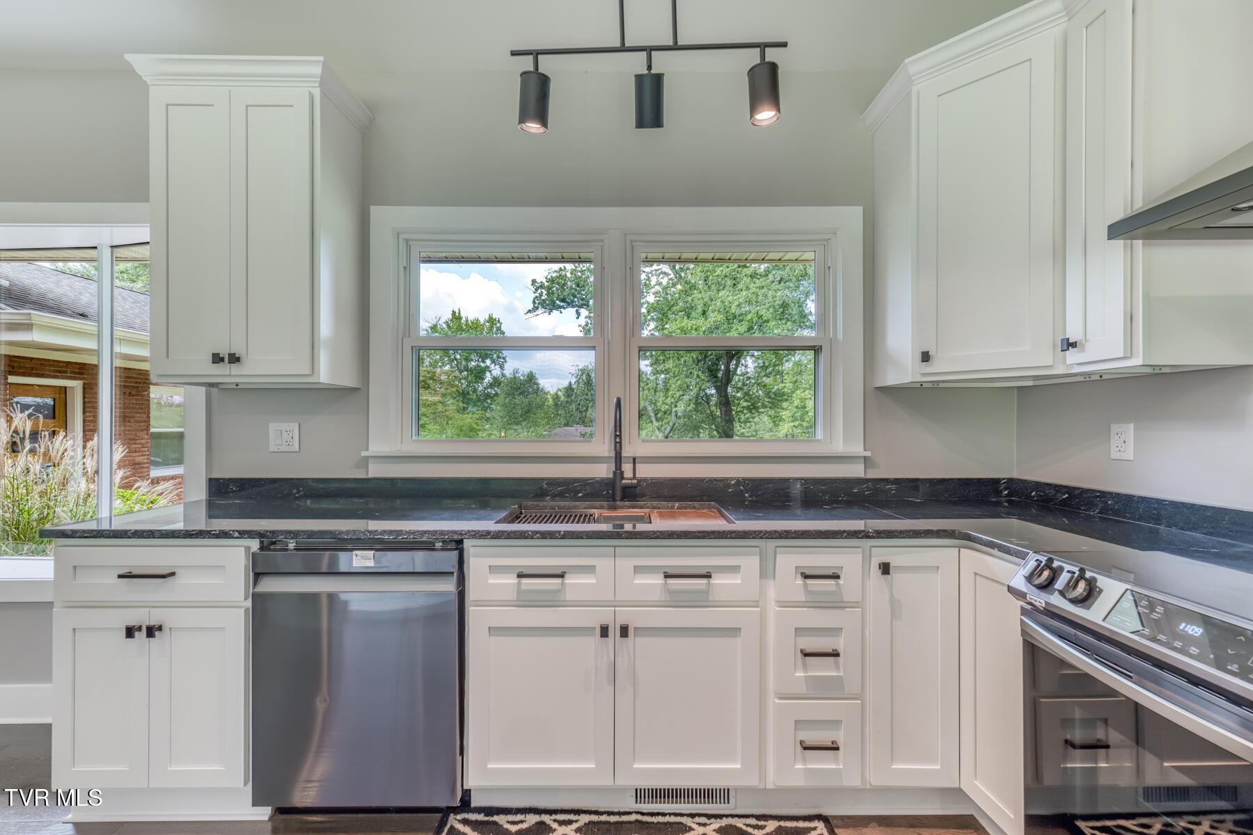 601 Orchard Road Elizabethton, TN 37643 - Photo 11 of 66 Kitchen