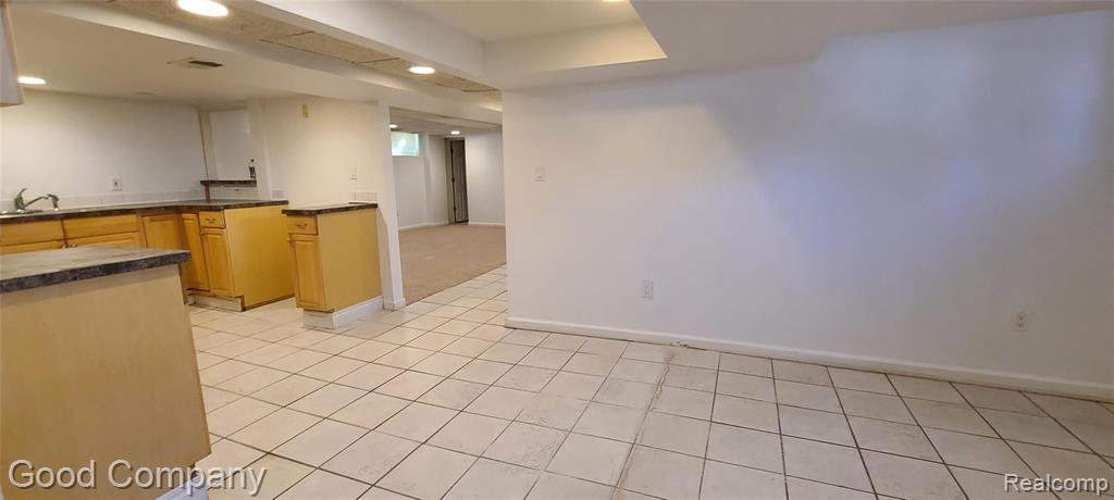 17005 Frazho Road Roseville, MI 48066 - Photo 8 of 26