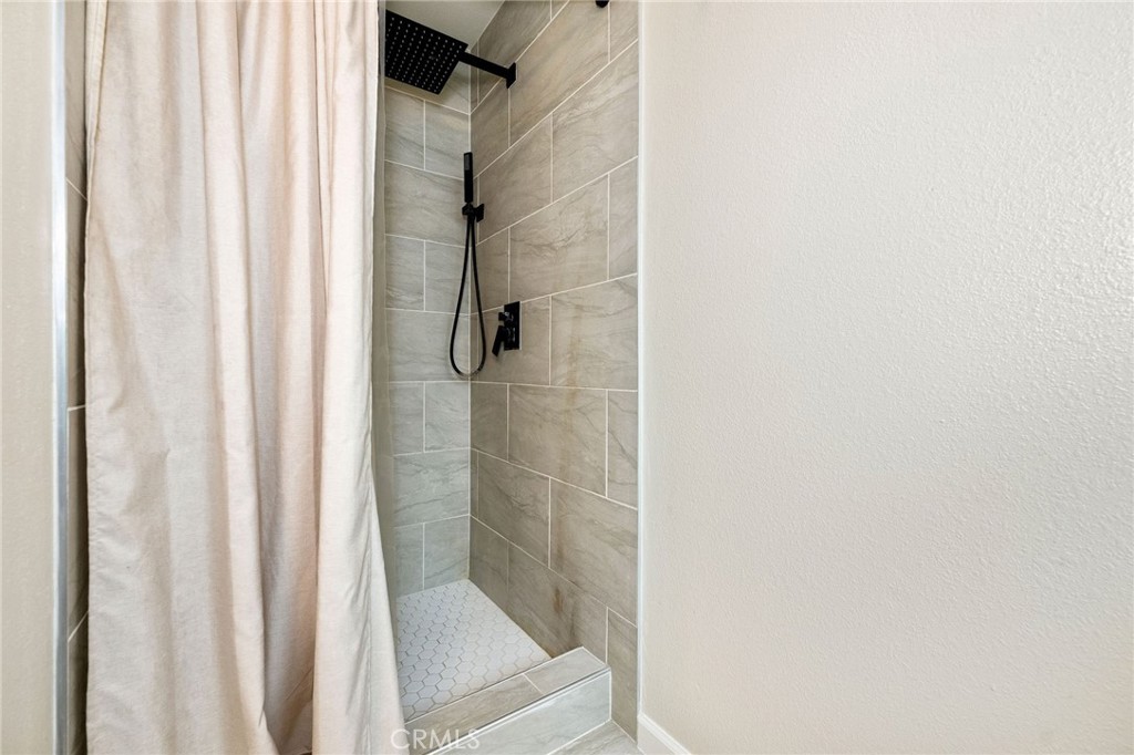 133 Tanner Way Orland, CA 95963 - Photo 16 of 25 a bathroom with a shower
