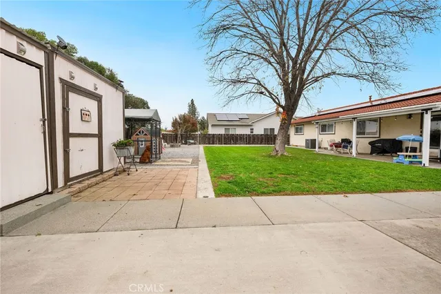 a view of a house with a yard