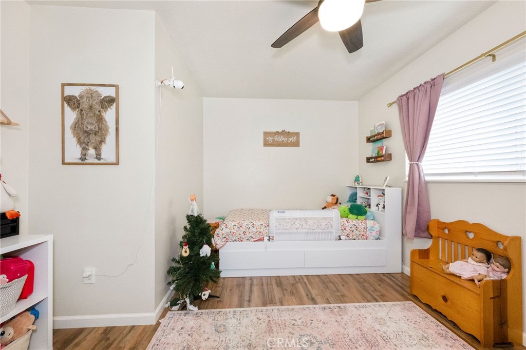 133 Tanner Way Orland, CA 95963 - Photo 9 of 25 a living room with furniture and a potted plant