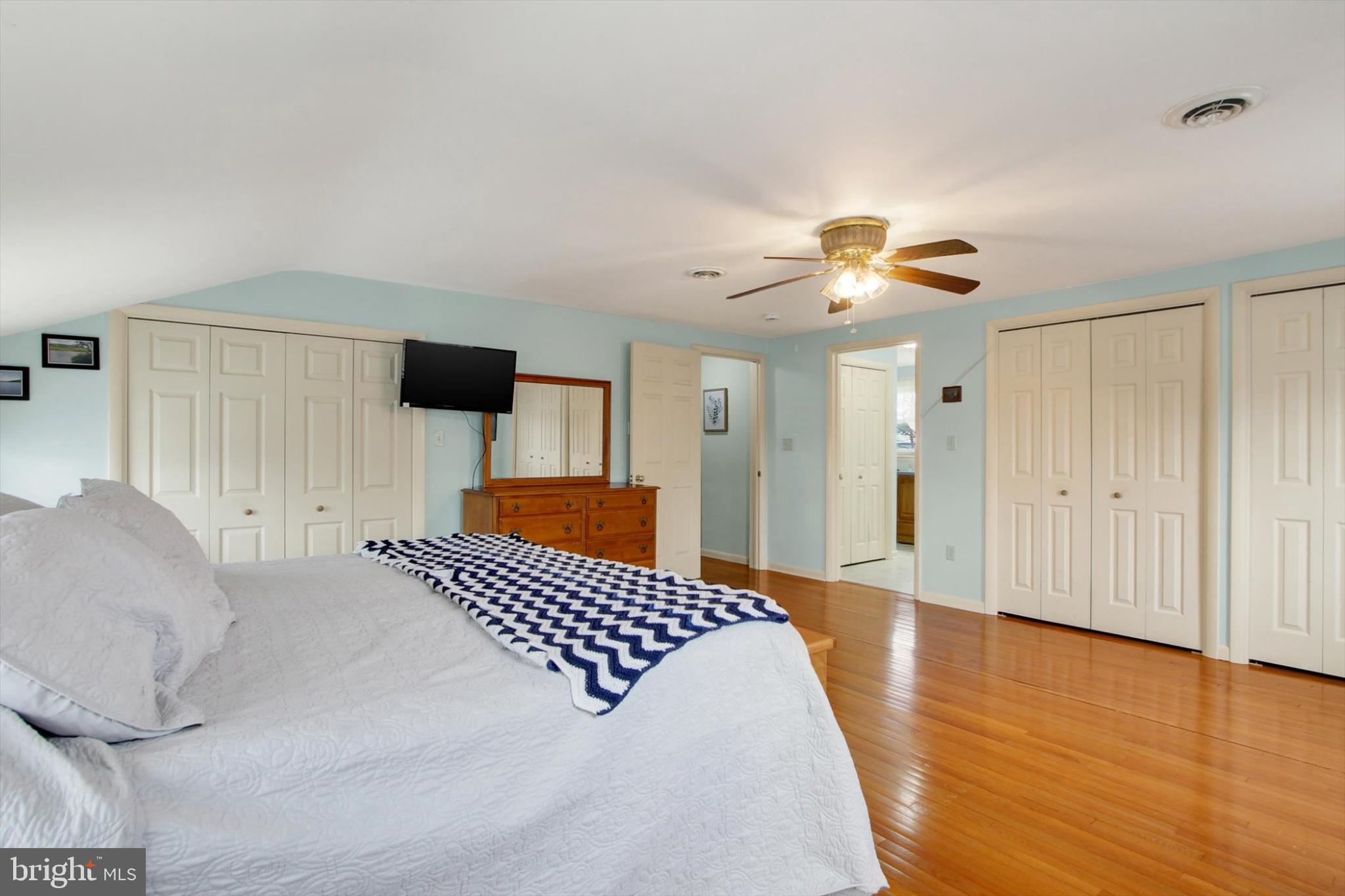 511 West Hanover Street Hanover, PA 17331 - Photo 18 of 32 Upper Level Large Bedroom with Double Closets