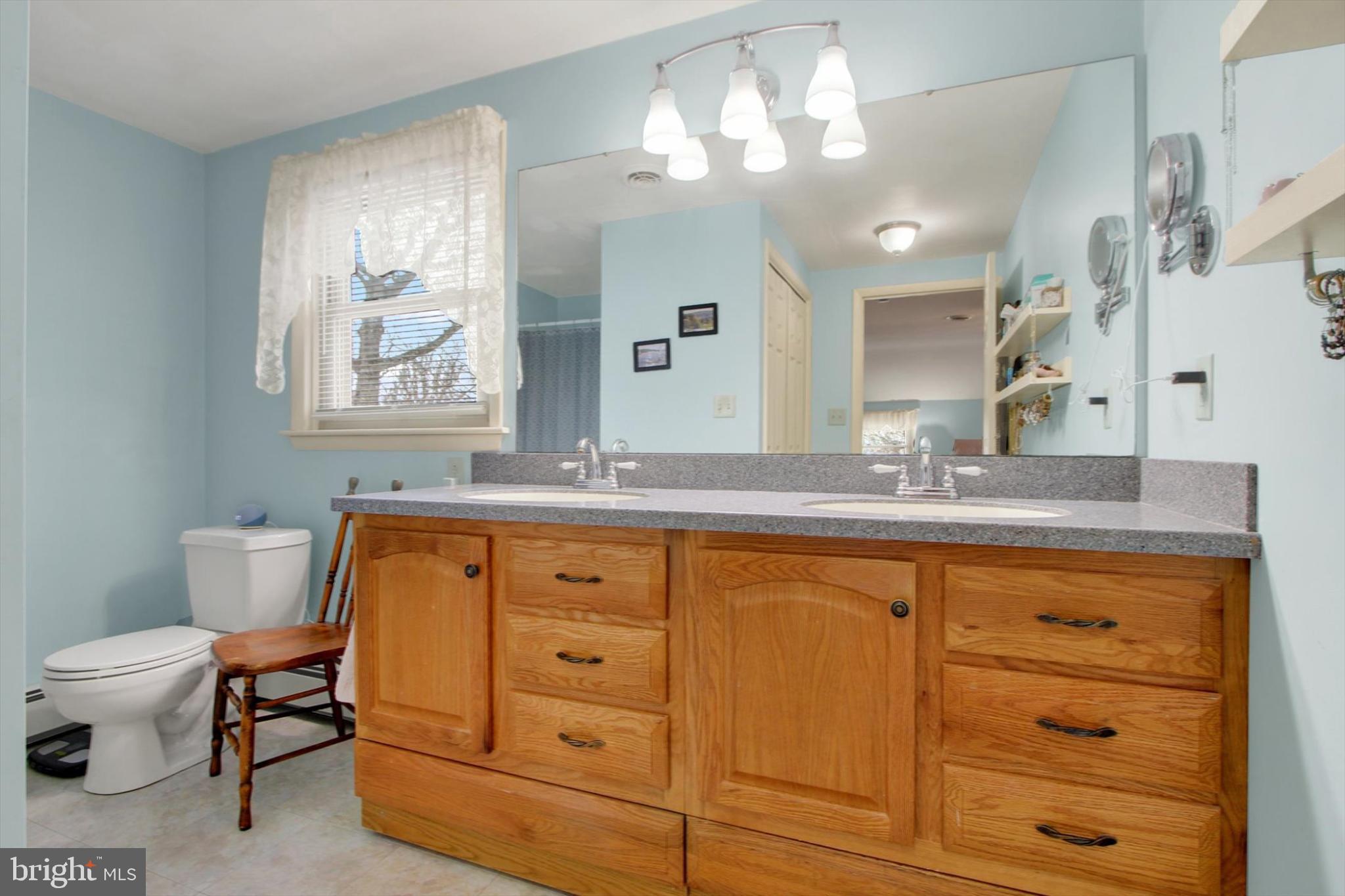 511 West Hanover Street Hanover, PA 17331 - Photo 19 of 32 Upper Level En-Suite Full Bath