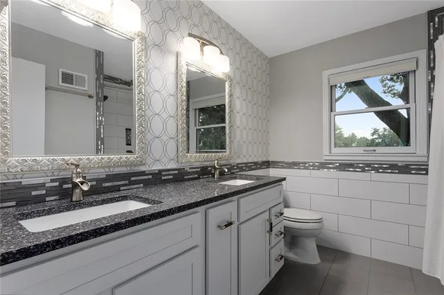 $599,900 | 6800 West 66th Street, Overland Park, KS 66202