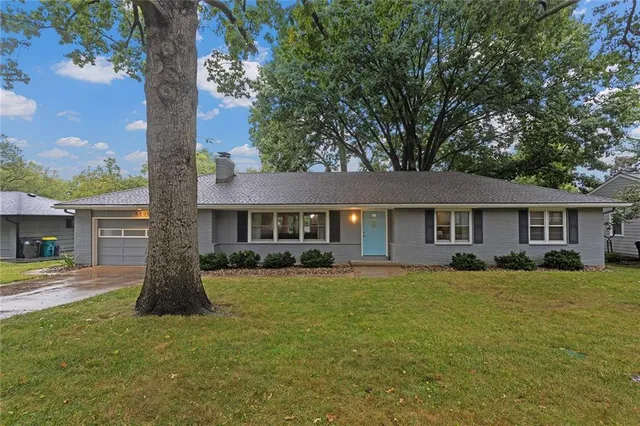 $599,900 | 6800 West 66th Street, Overland Park, KS 66202