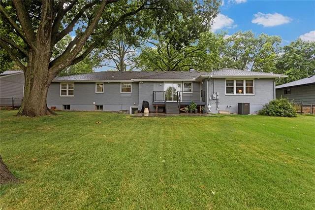 $599,900 | 6800 West 66th Street, Overland Park, KS 66202