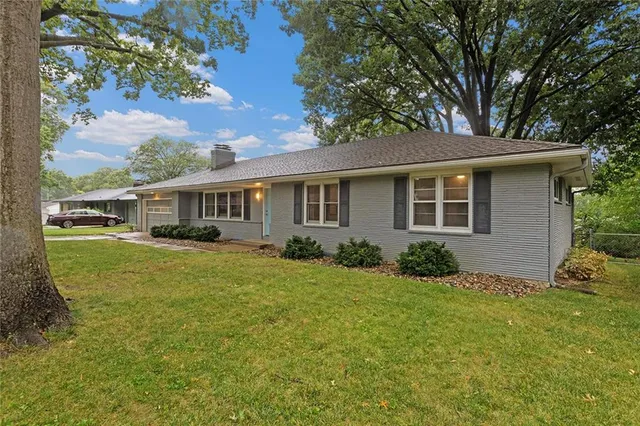 $599,900 | 6800 West 66th Street, Overland Park, KS 66202