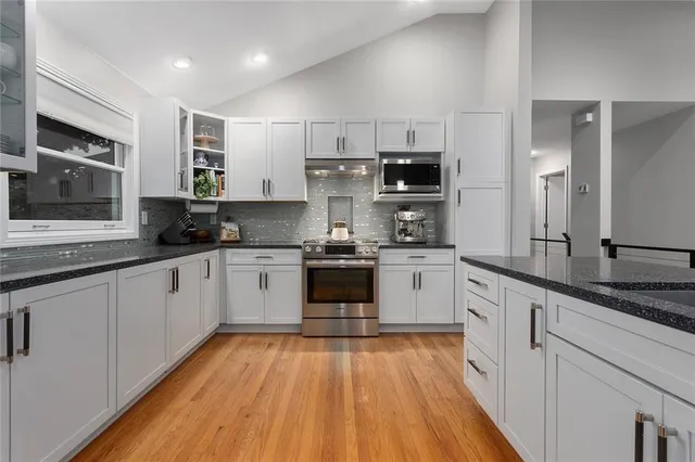 $599,900 | 6800 West 66th Street, Overland Park, KS 66202