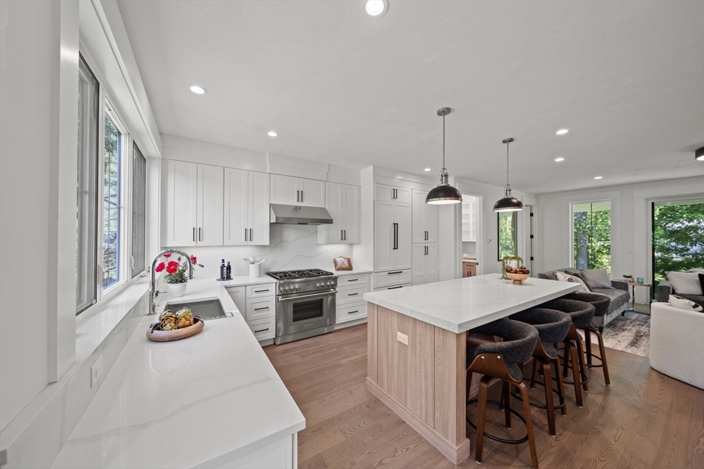 17 Upland Road Natick, MA 01760 - Photo 5 of 38