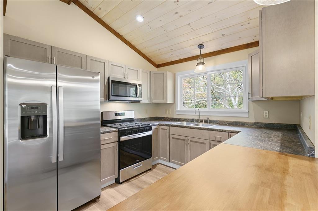 1149 Pittsburgh Road Valencia, PA 16059 - Photo 16 of 39 Gallery Image 16