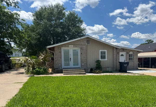 $130,000 | 709 Sabine Street, Brenham, TX 77833