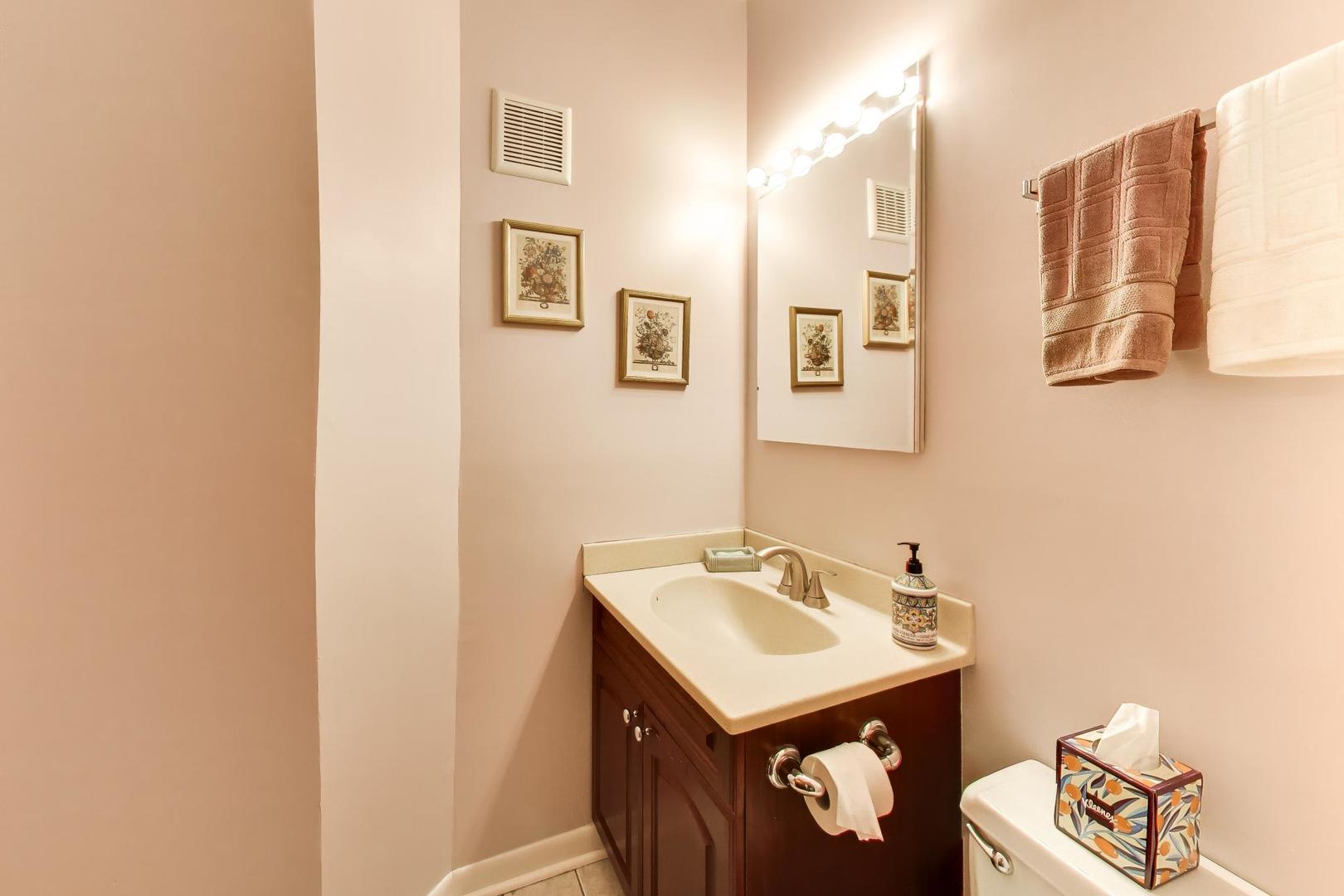 923 West Irving Park Road, Unit 2E Chicago, IL 60613 - Photo 13 of 27 Gallery Image 13